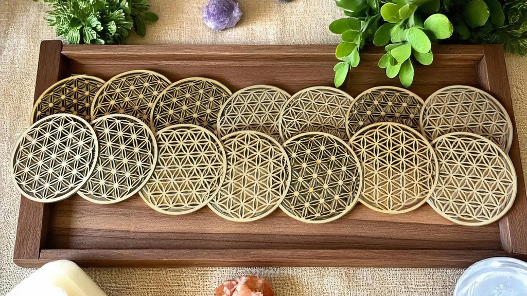 Fleur de Vie CocoBen’s : supports en bois gravés pour régénérer et purifier vos pierres naturelles, design élégant et spirituel, accessoire indispensable en lithothérapie.